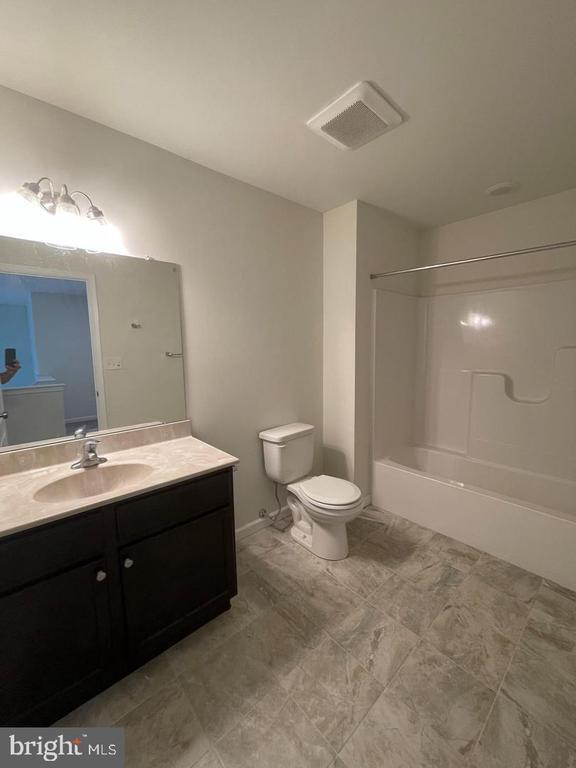 Building Photo - 516 Gray Feather Way