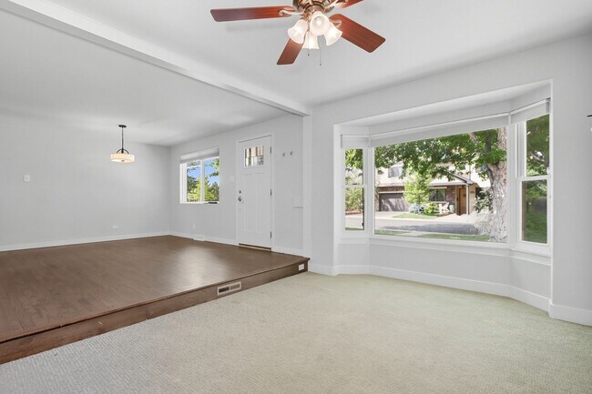 Building Photo - 3 bed 1 bath Ranch in Lowry in Denver