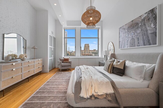 Building Photo - 252 7th Ave