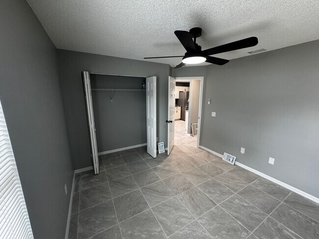 Building Photo - 3-Bedroom Ocala Home, Fenced Yard & Sunroom