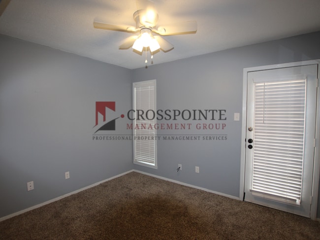 Building Photo - Upstairs 1 Bedroom 1 Bath Apartment!