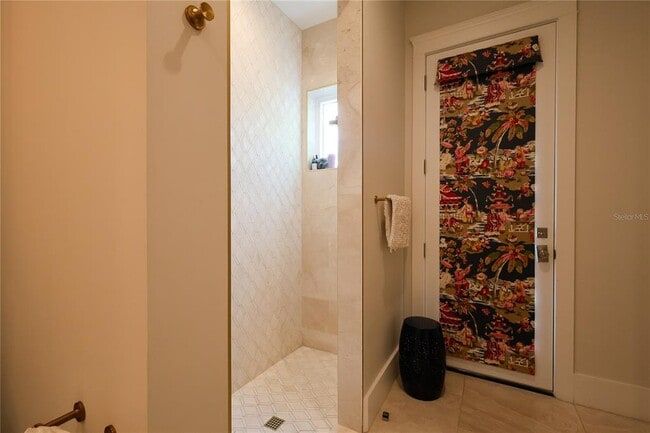 Building Photo - 2402 W Parkland Blvd