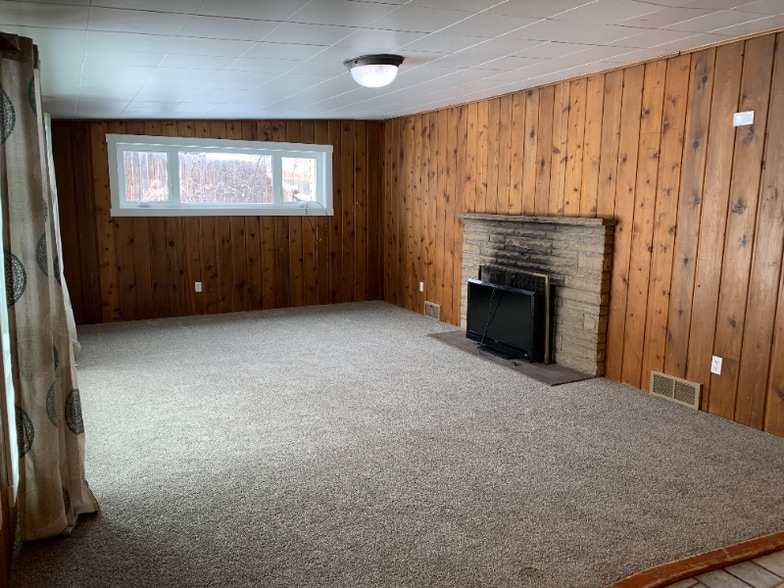 Building Photo - 1124 W Prospect Rd