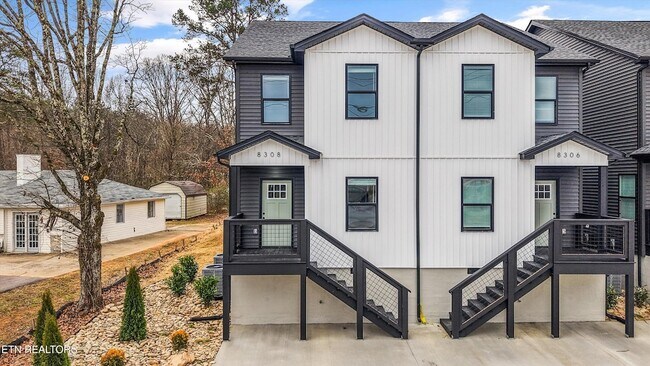 Building Photo - 8306 Lobelia Ln