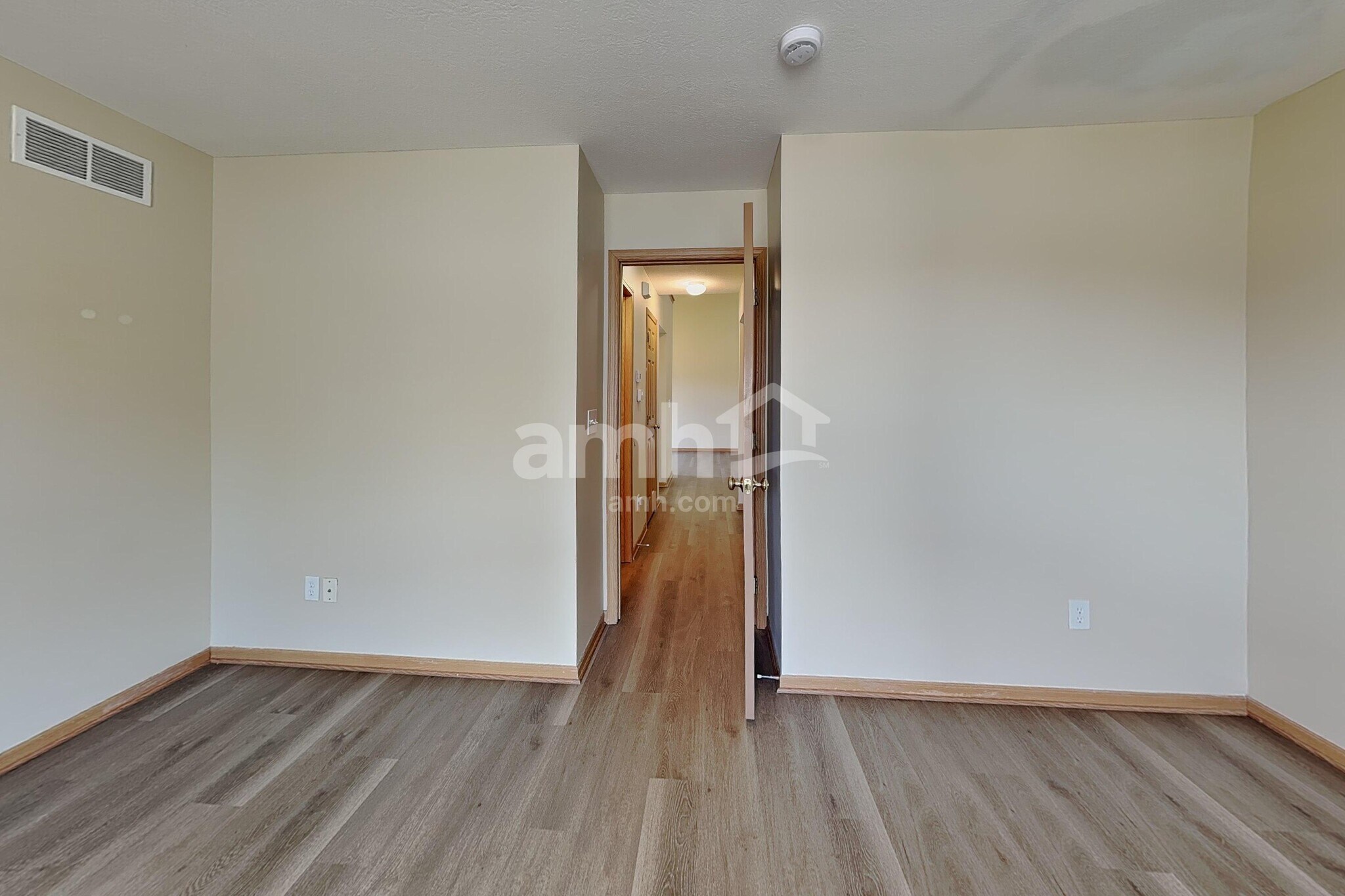 Building Photo - 485 Sycamore Creek St