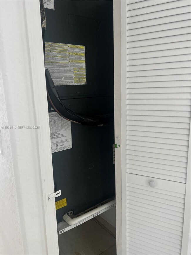 Building Photo - 1304 SE 7th Ct