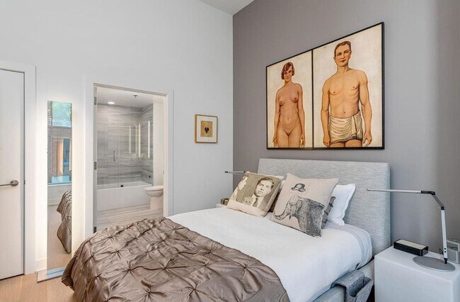Building Photo - Fantastic Penthouse w/ Balcony and one car valet - 1BR/1 Office/1.5BA - Lumina / SOMA