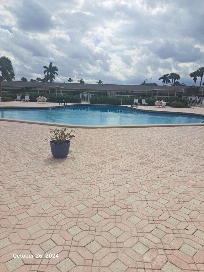 Building Photo - 2665 Dudley Dr W