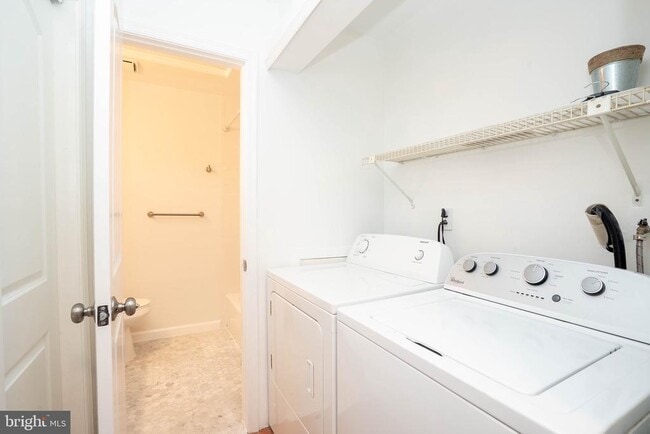 Building Photo - 5 Balamor Ln