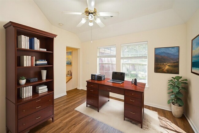 Building Photo - 1547 Lakeside Enclave Dr