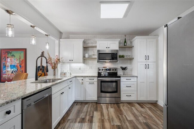 Building Photo - 104 S Interlachen Ave