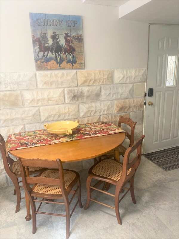 Building Photo - 207 E 22nd St