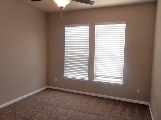Building Photo - Wonderful 3-Bedroom Home For Rent In Round...