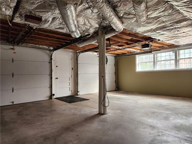 Building Photo - 3490 Pine Hill Dr