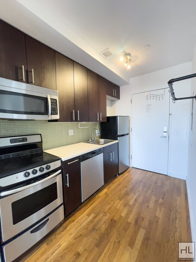 Building Photo - NOLL STREET / Spacious 2- Bed 1-Bath / Balcony / No Fee