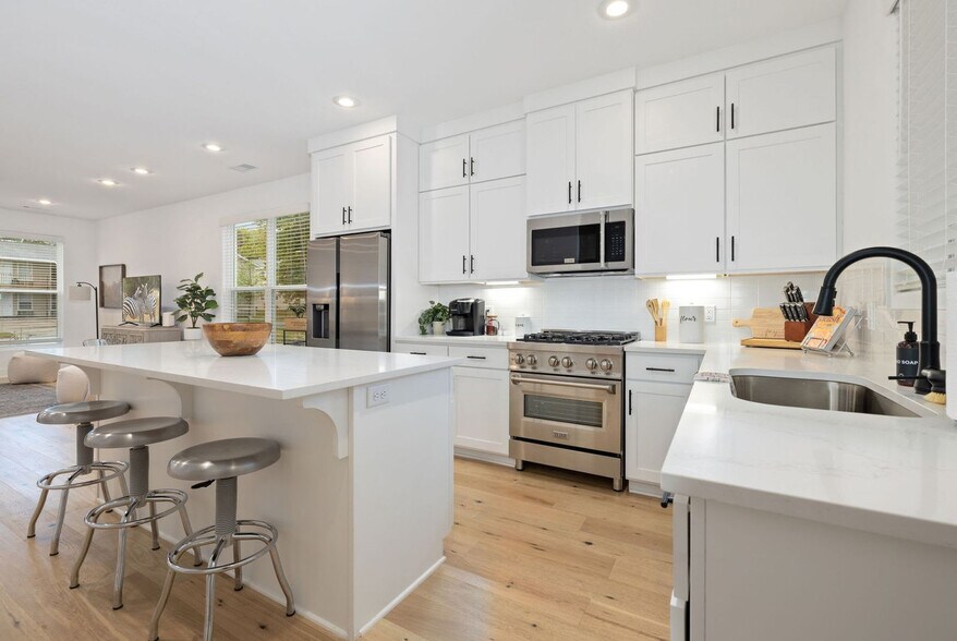 Building Photo - 1632 Neptune St