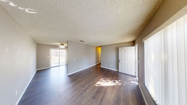 Building Photo - Cozy 2 bedroom 1 bathroom