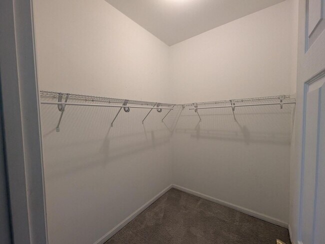 Building Photo - Sunshine on Shaw!