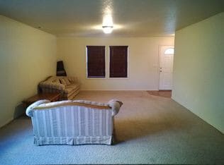 Building Photo - Boise, 3Bd/2Bth/3Car, 1554Sqft, Dishwasher, Washer and Dryer Hook up, Fenced, Community Park and ...