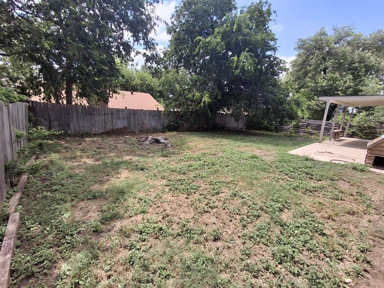 Building Photo - 2611 Lakeledge
