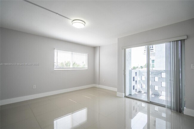 Building Photo - 1986 Biarritz Dr