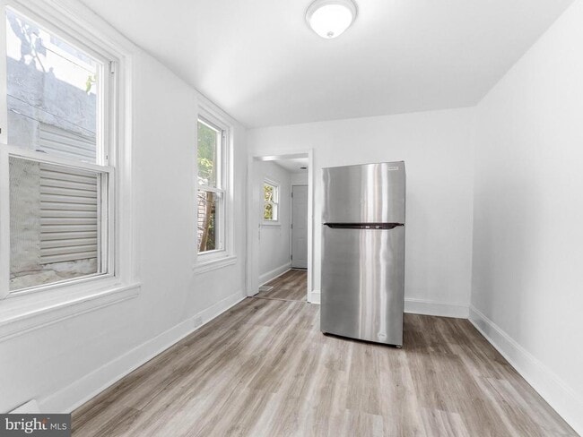 Building Photo - 1831 E Clementine St