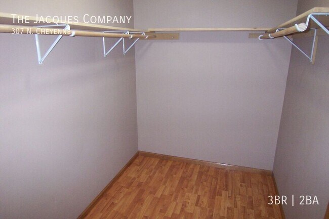 Building Photo - 307 N. Cheyenne-