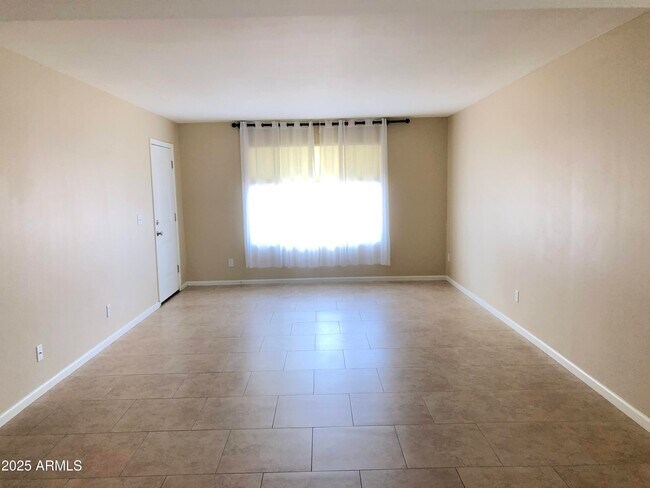Building Photo - 2923 W Evans Dr