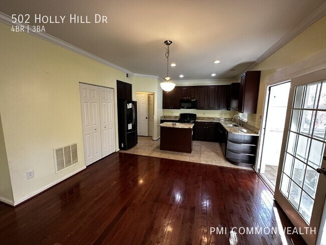 Building Photo - 502 Holly Hill Dr