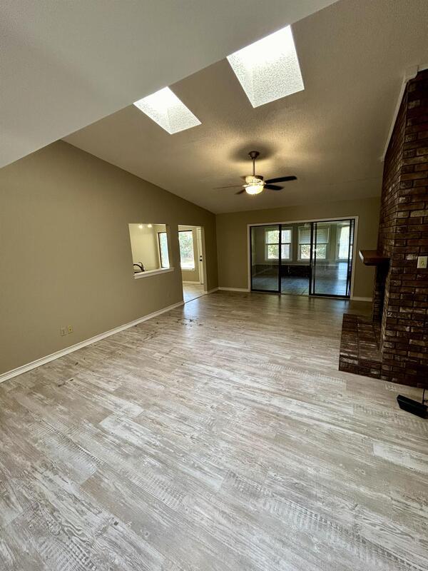 Building Photo - 218 Yellow Pine Ct