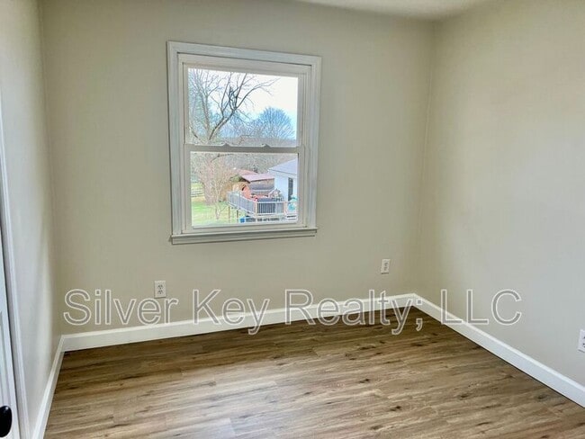 Building Photo - 206 Riggs St