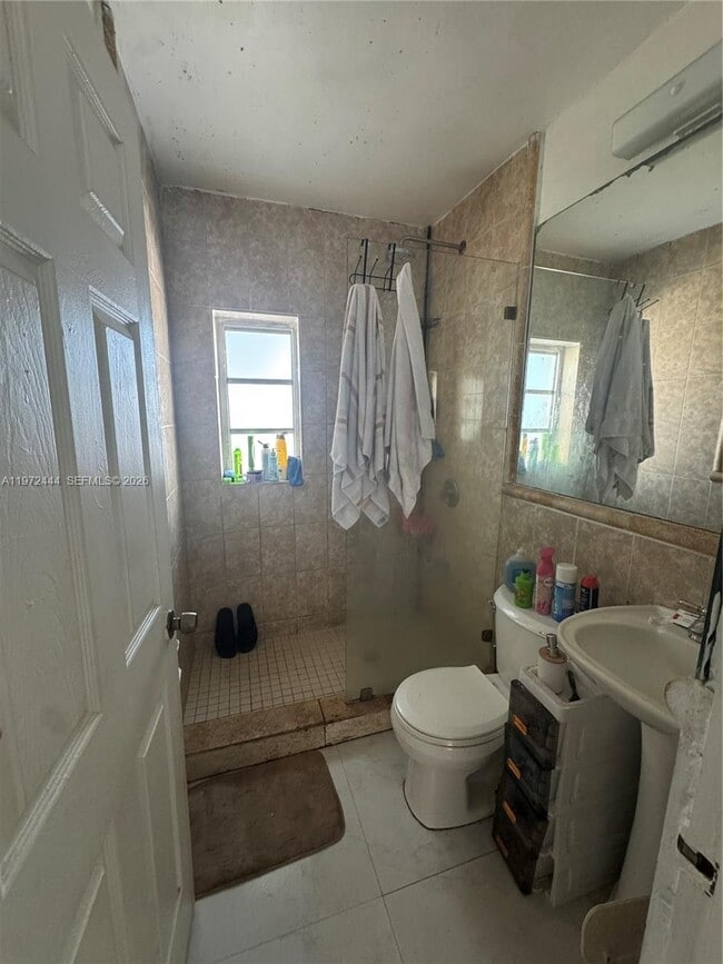 Building Photo - 14760 Tyler St