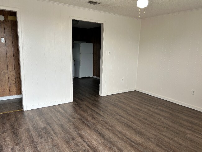 Building Photo - 1702 Mineral Wells Hwy