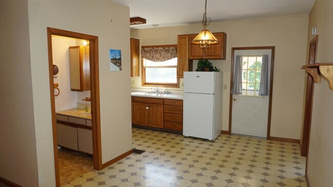 Building Photo - 758 Hudson Ave