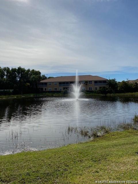 Building Photo - 566 SW Glen Crest Way