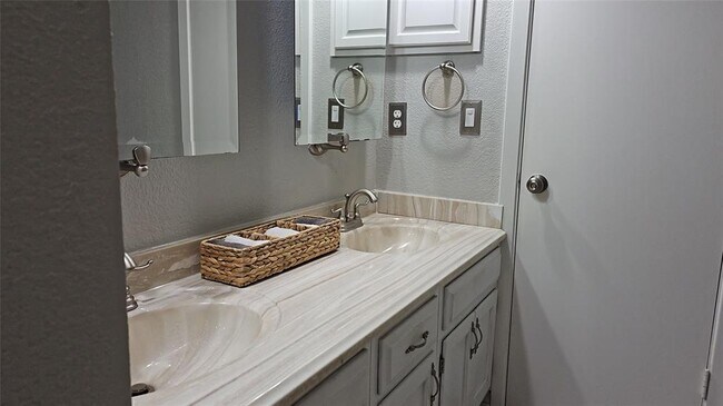 Building Photo - 11804 Buggy Whip Trail