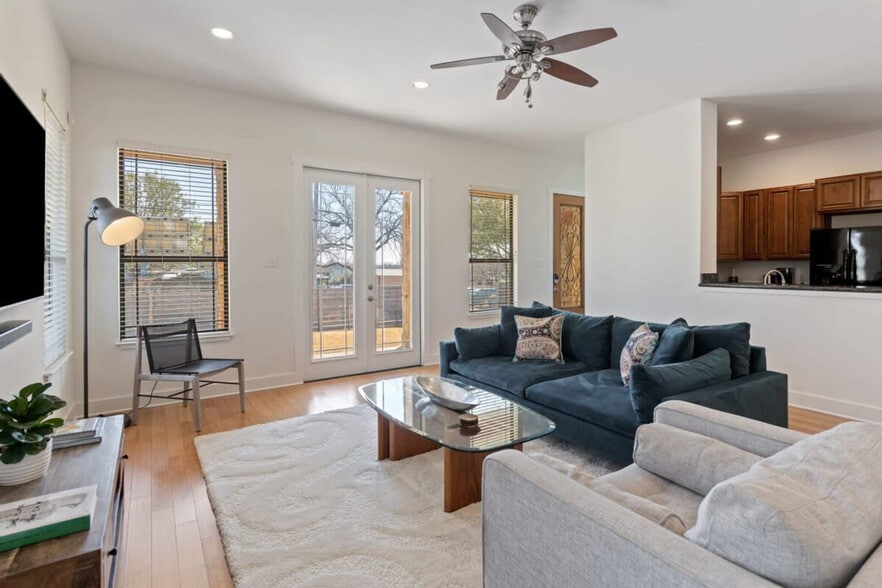 Primary Photo - 1803 E 18th St