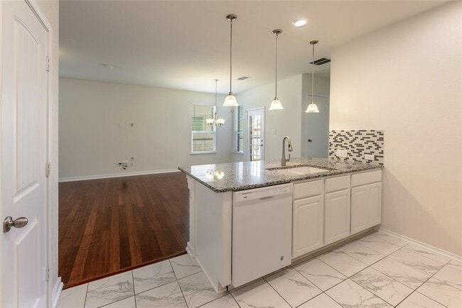 Building Photo - 2950 E Old Settlers Blvd