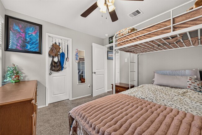Building Photo - 811 Petunia Falls Ln