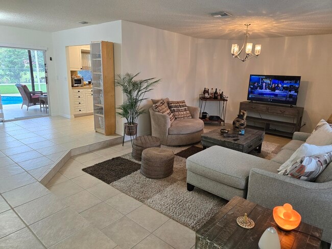 Building Photo - 939 Hibiscus Dr