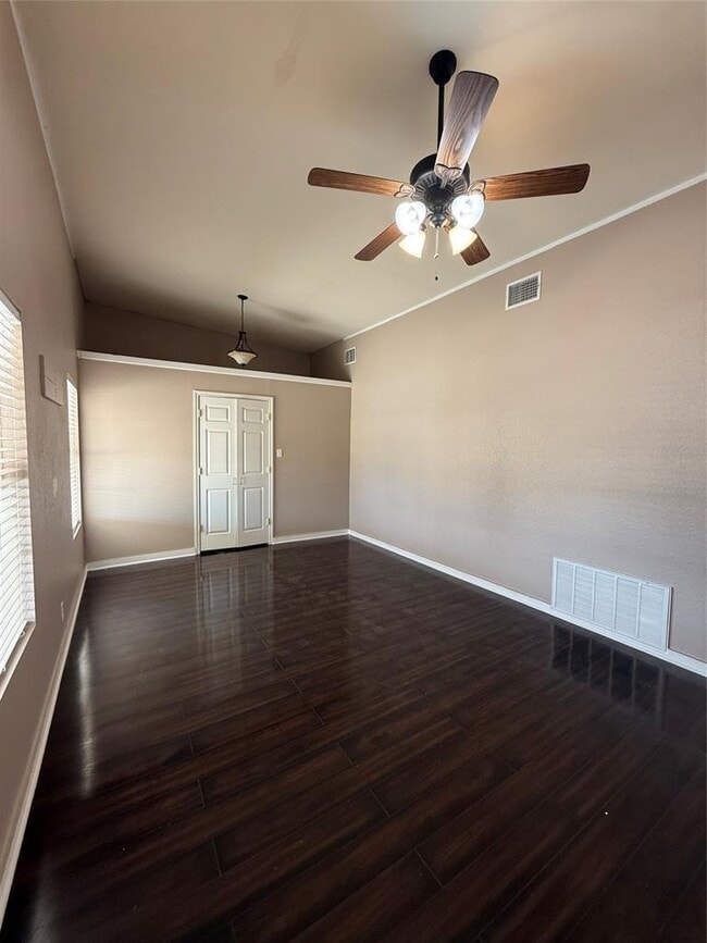 Building Photo - 7200 Fm 487