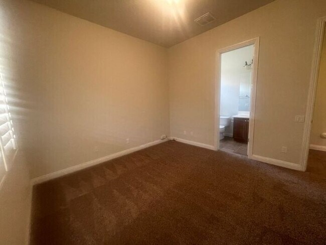 Building Photo - 3758 E Ember Glow Wy