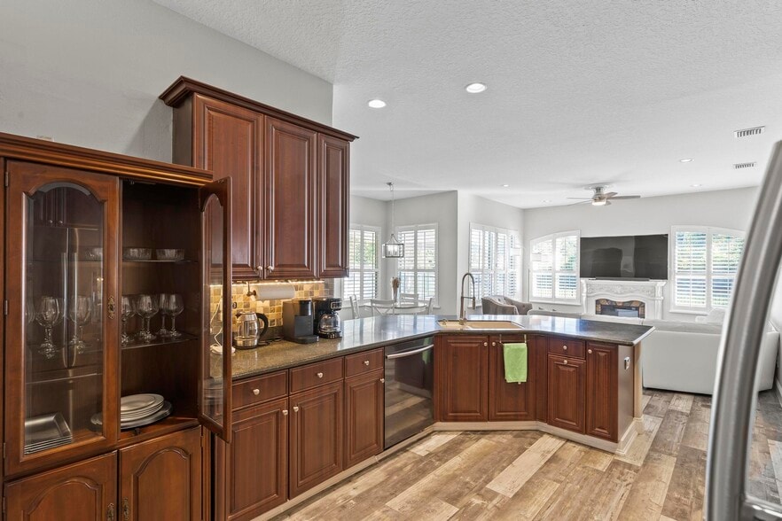 Building Photo - 7 Woodfield Dr