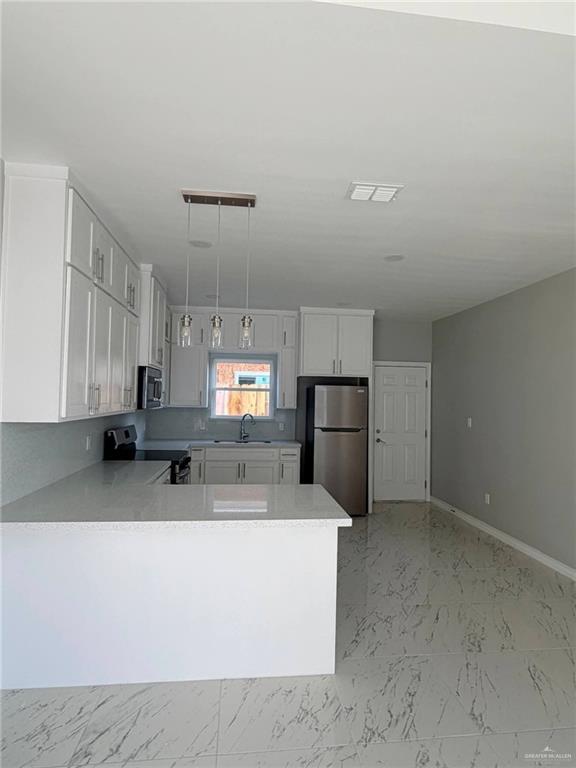 Building Photo - 11 Rosewood Dr