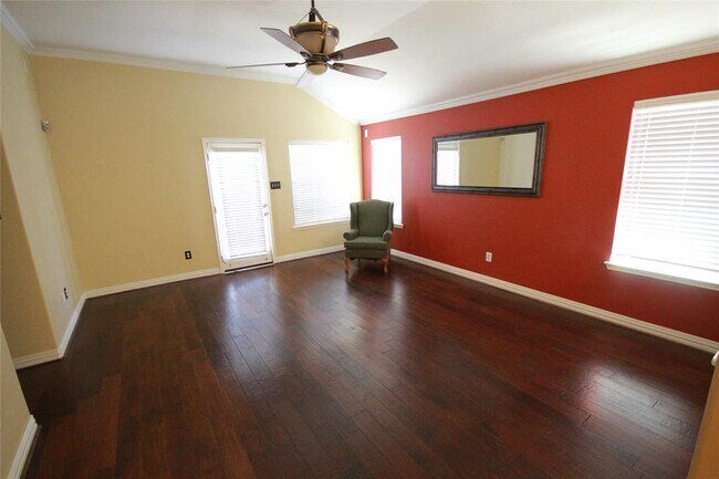 Building Photo - 1306 Colonial Manor Dr