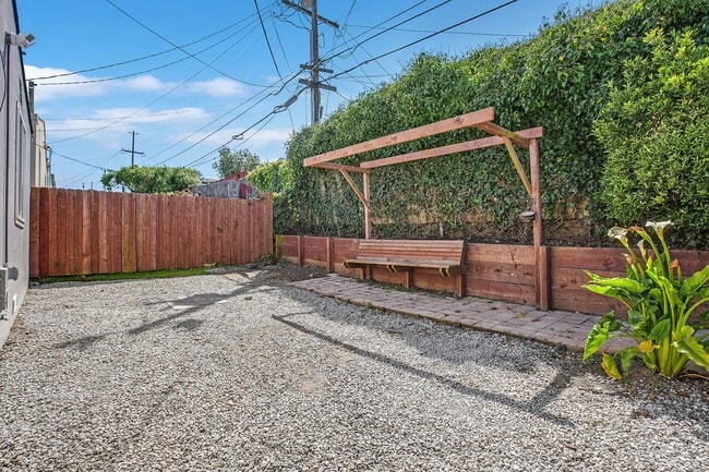 Building Photo - 3/1 Available Now Daly City