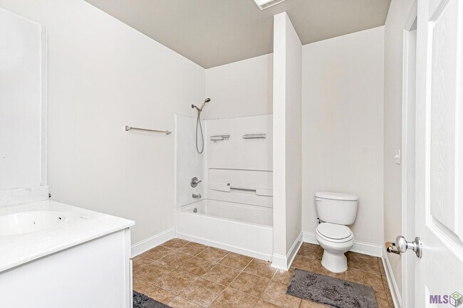Building Photo - 900 Dean Lee Dr
