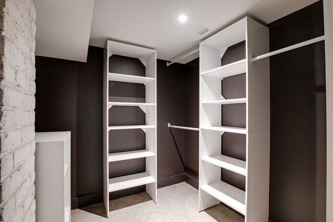 Building Photo - 2620 Hanover Ave