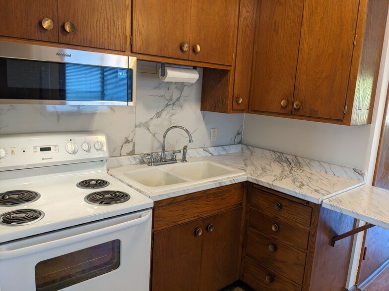 Building Photo - 1916 N 44th Ave