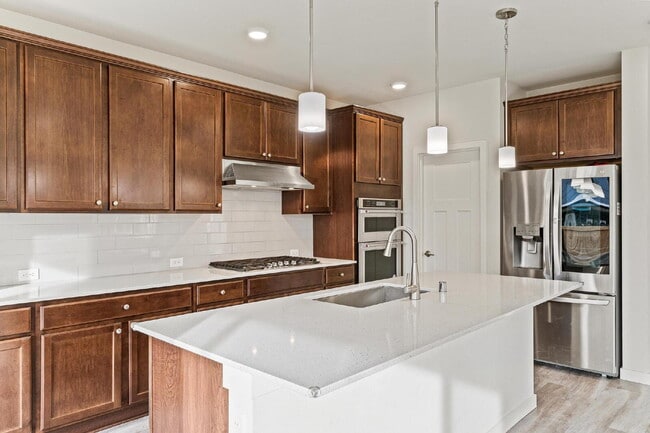 Building Photo - Bueaitful 4 bedroom home with 1 bed 1 bath MIL!